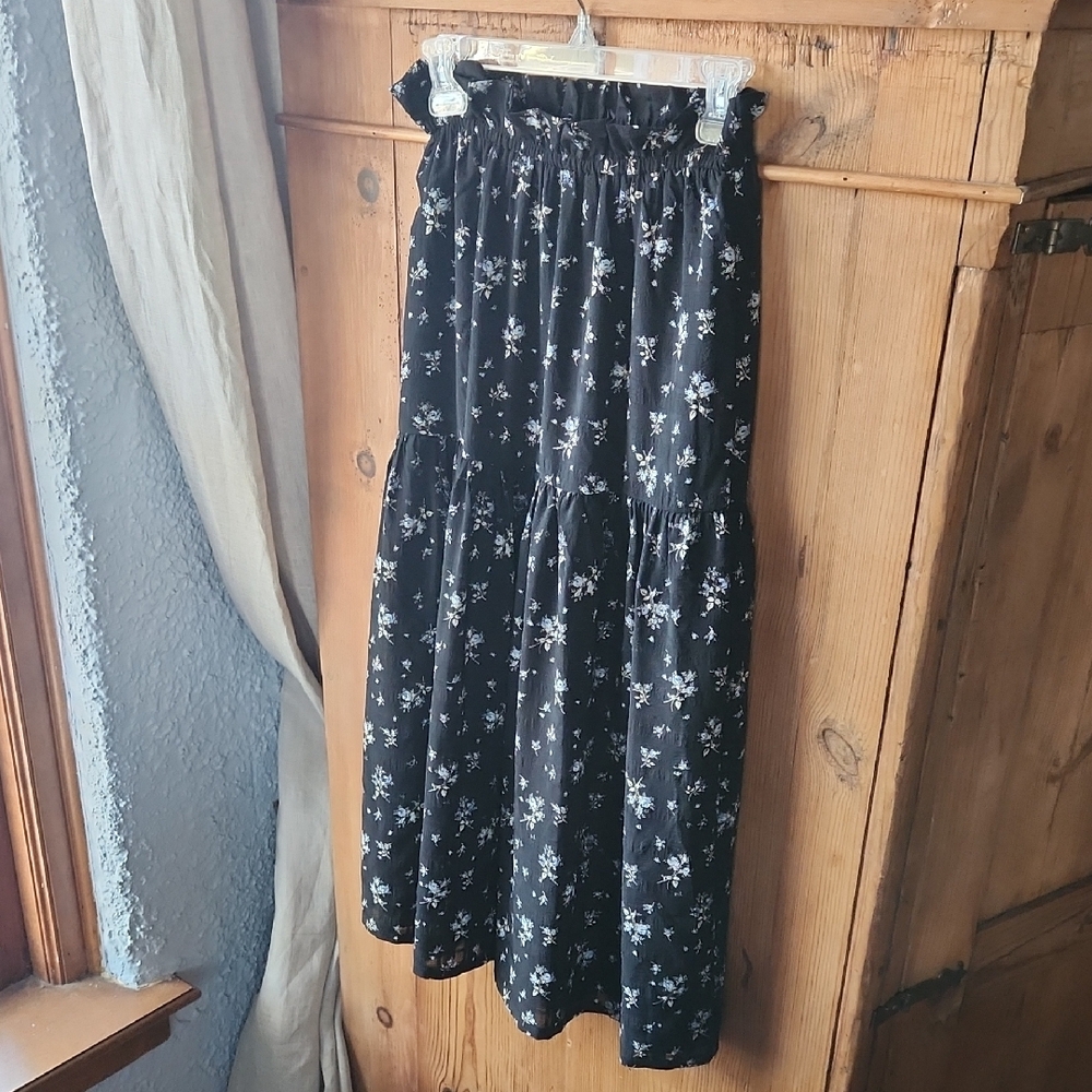 Cottage Style Black Floral Tiered Maxi Skirt - Picture 5 of 6